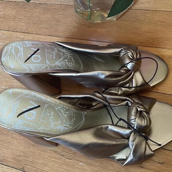 New Dolce Vita DV Open Toe Slide on Metallic heels size 6.5 - Picture 5 of 6
